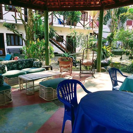 Lindas suítes a uma quadra da praia e centro Ubatuba Exterior foto