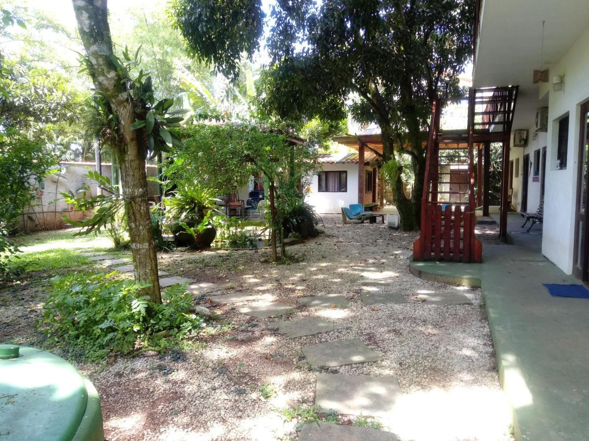 Lindas suítes a uma quadra da praia e centro Ubatuba Exterior foto