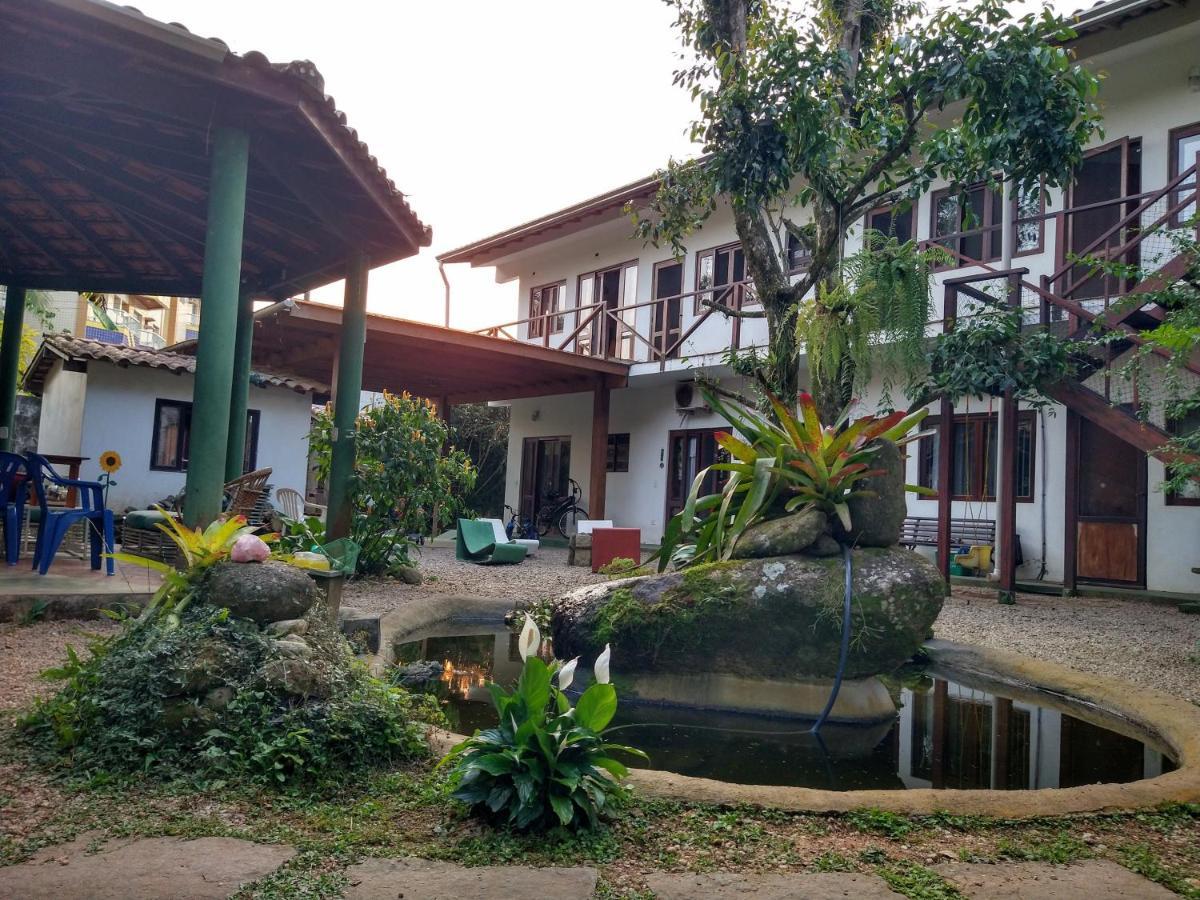 Lindas suítes a uma quadra da praia e centro Ubatuba Exterior foto