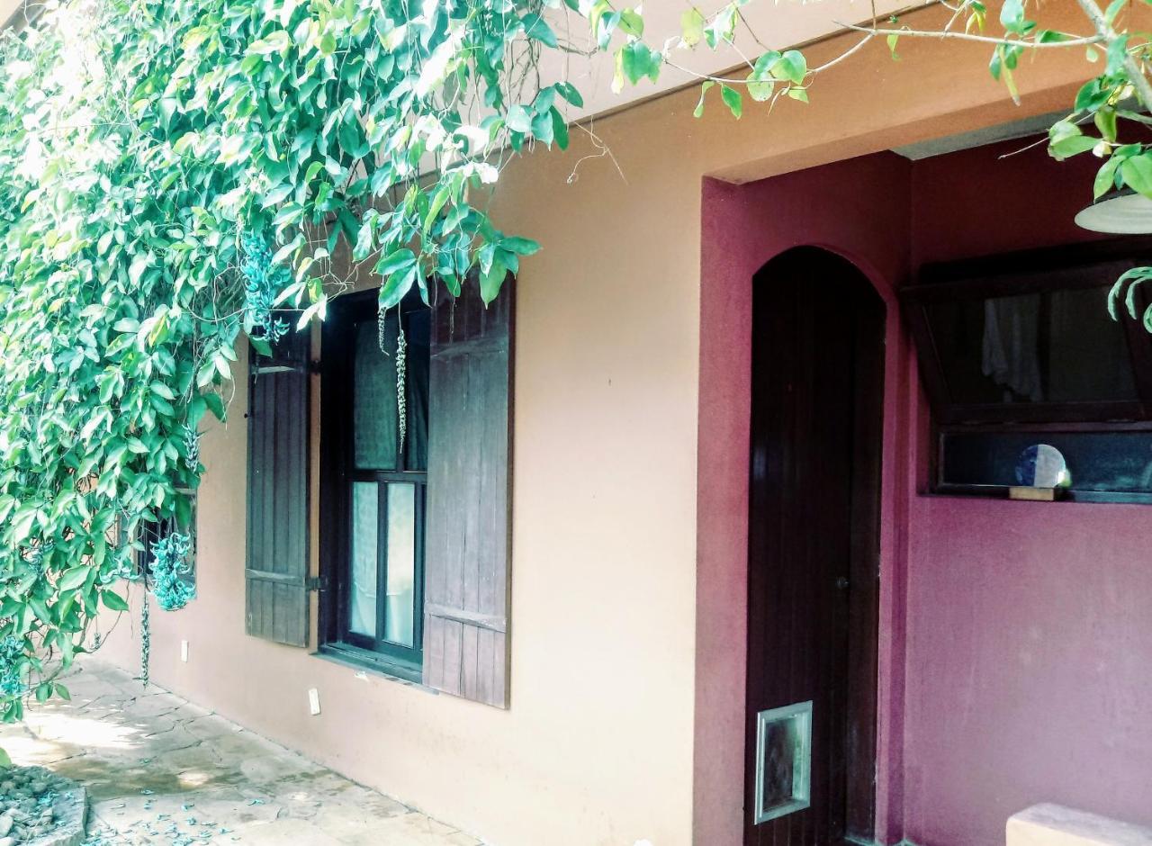 Lindas suítes a uma quadra da praia e centro Ubatuba Exterior foto