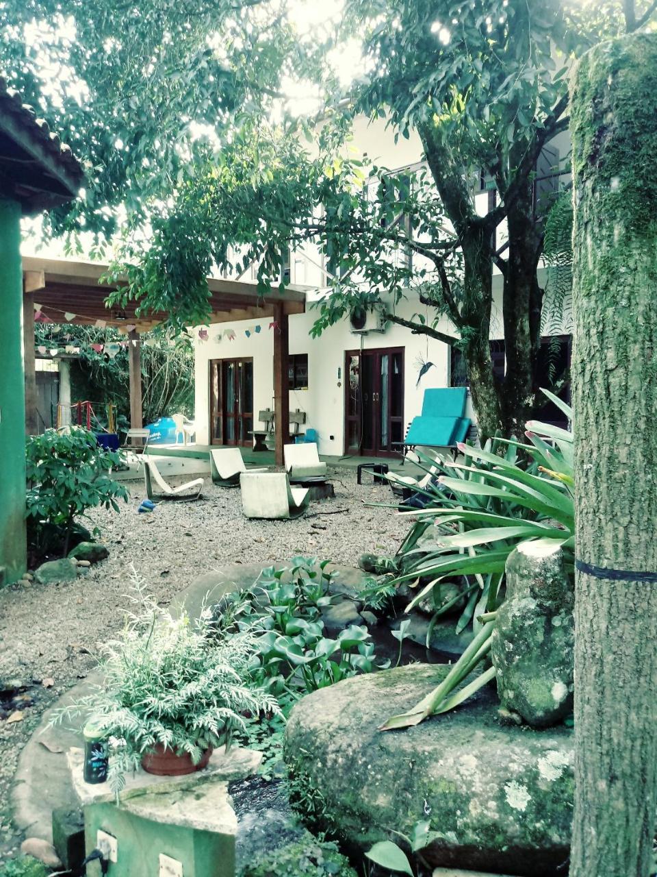 Lindas suítes a uma quadra da praia e centro Ubatuba Exterior foto