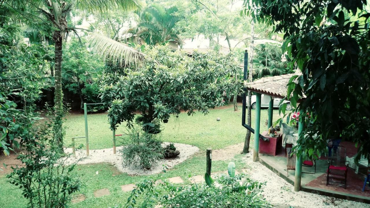 Lindas suítes a uma quadra da praia e centro Ubatuba Exterior foto
