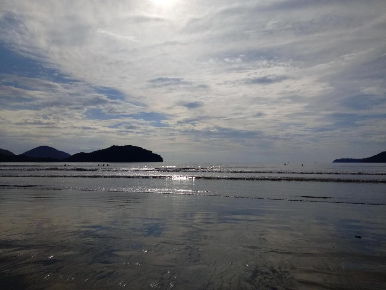 Lindas suítes a uma quadra da praia e centro Ubatuba Exterior foto